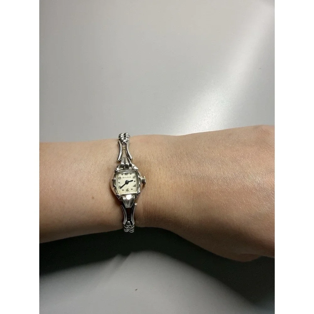Vintage Bulova 1955 L5 silver tone